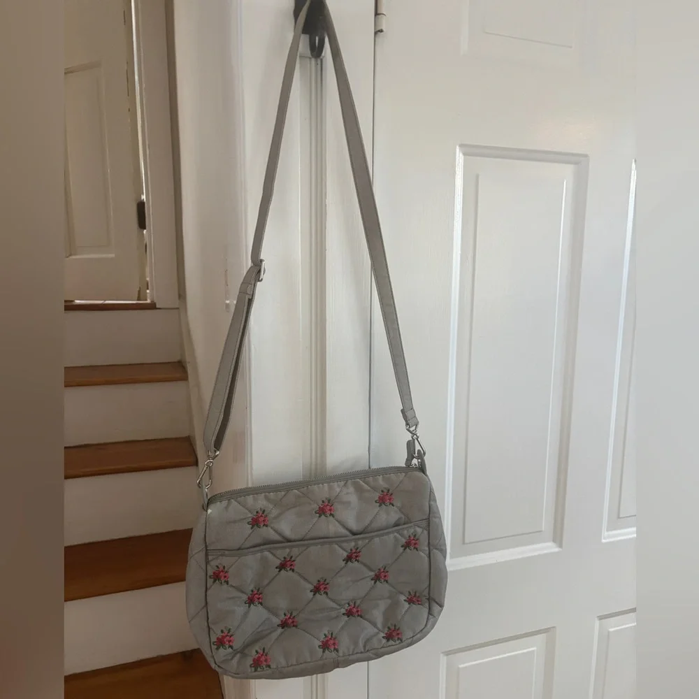 Vera Bradley Carson Quilted Floral Crossbody Bag - Gray and Pink- flaw - Picture 6 of 9